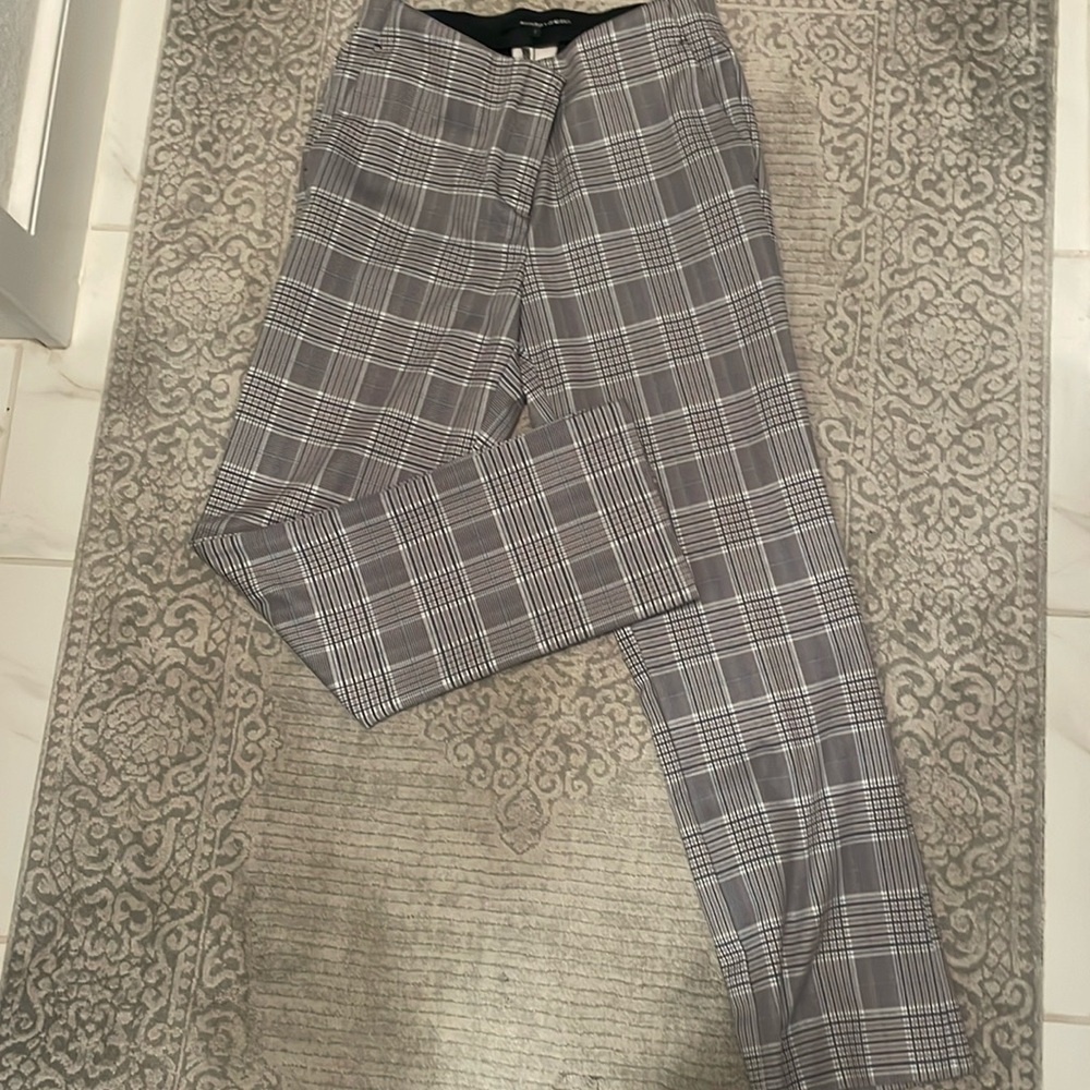 🎁Nordstrom Ladies ankle length slacks. If you’re petite, they are full length. 🥰